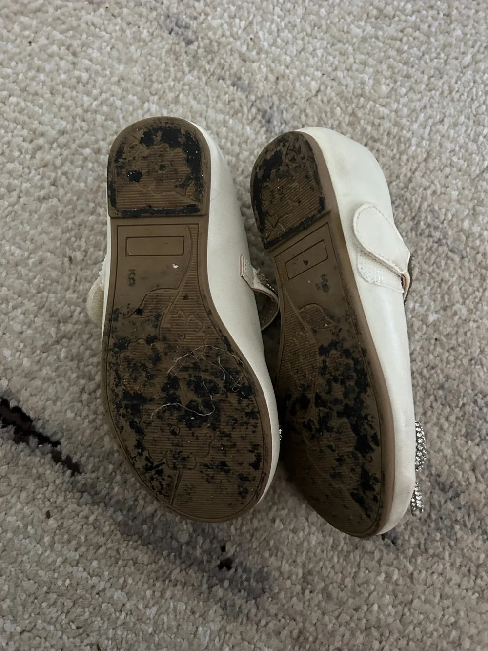Used Girls Cream Ballet Flats with Glitter Bow